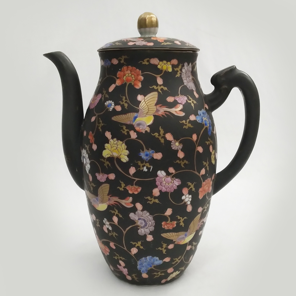Jogo antigo de chá em porcelana filetado a ouro Antiquário Mala e Cuia  Antiguidades 