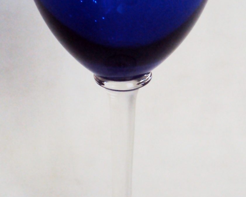 CR 292 – Taça Alta De Vidro Azul Lapidado Com Base Transparente
