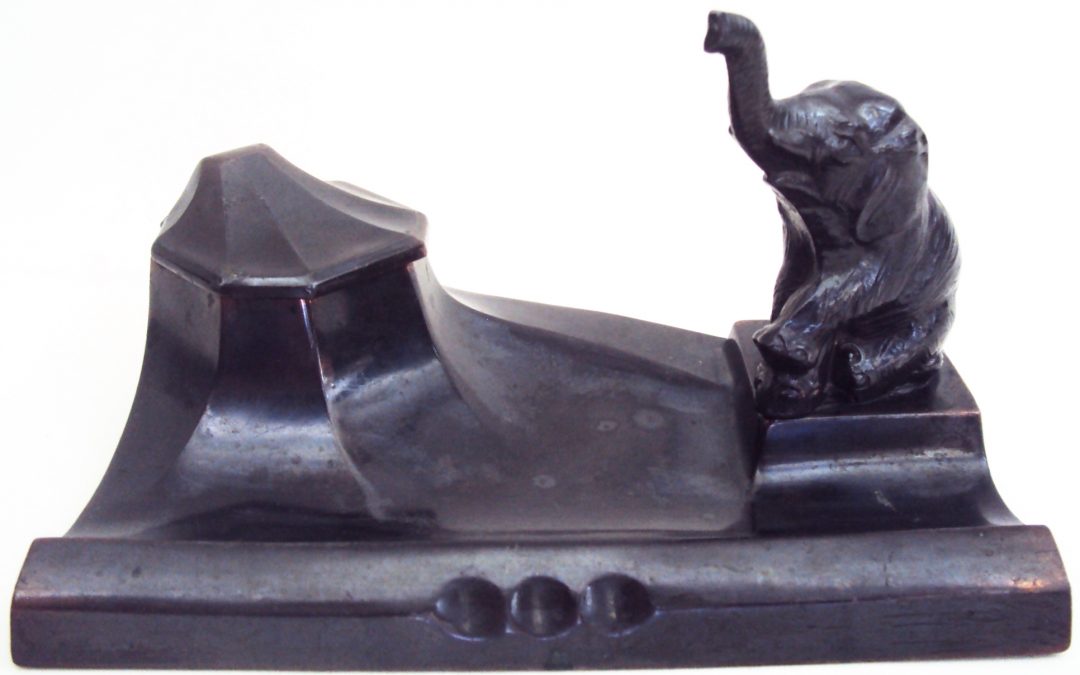 DI 295 – Tinteiro Art Nouveau De Bronze Com Escultura De Elefante