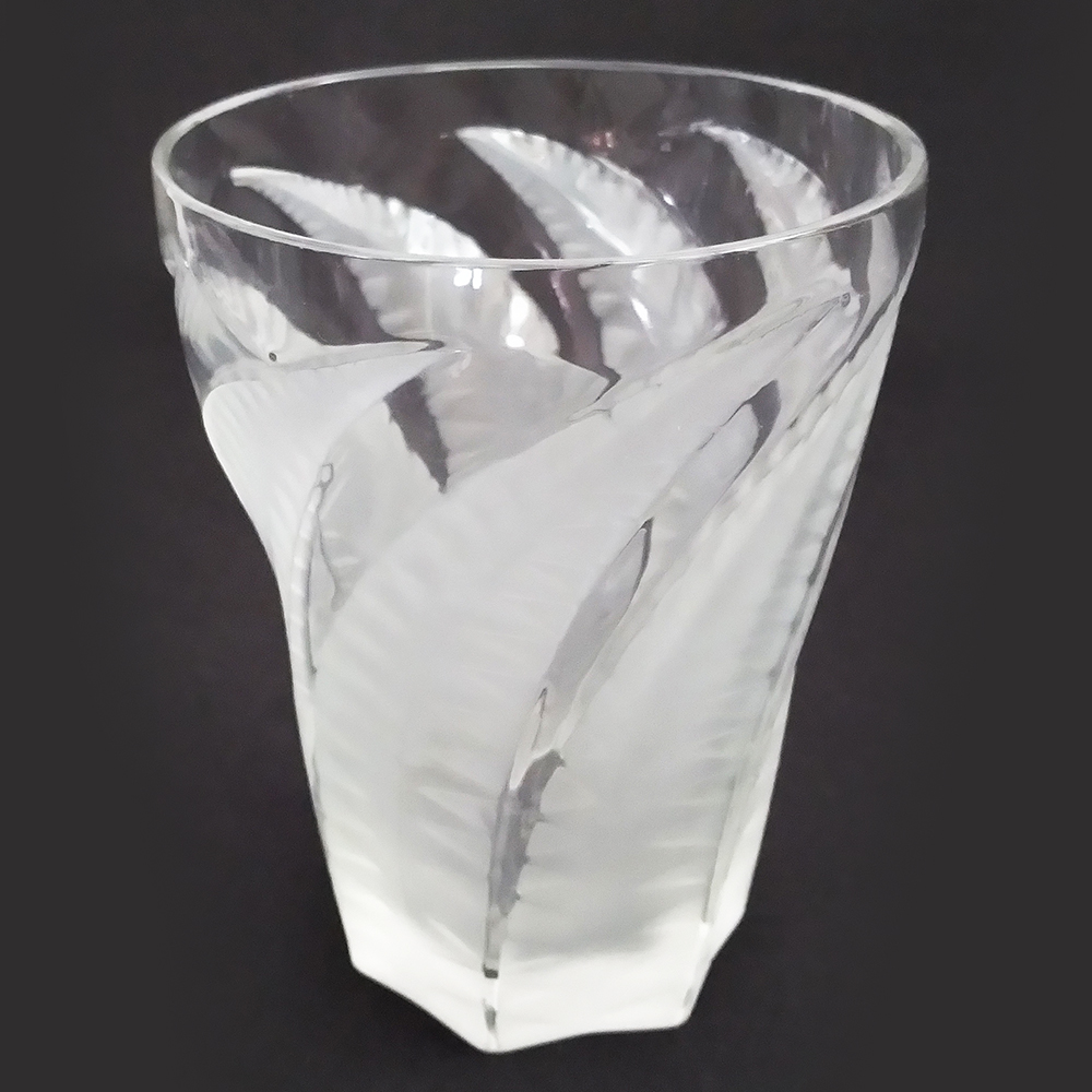 CR 152 – Vaso ou copo antigo René Lalique em cristal francês Art Decó modelo Hespérides