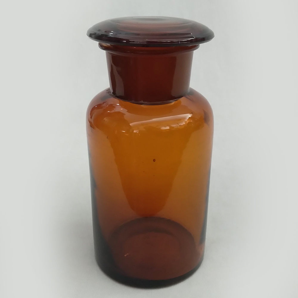 CR 159 – Frasco de farmácia antigo em vidro marrom com tampa original