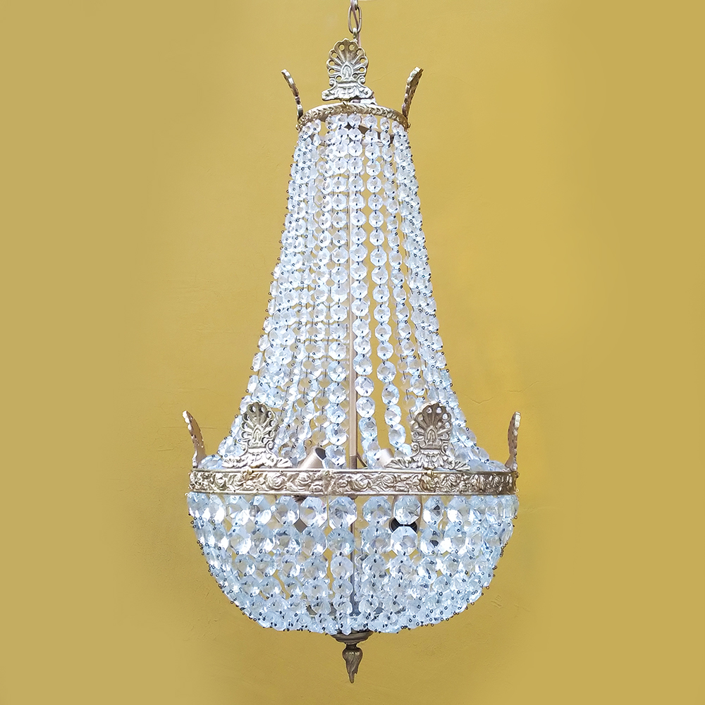 LU 08 – Lustre antigo estilo Império ou pera em bronze dourado com relevo de flores e contas de cristal facetado