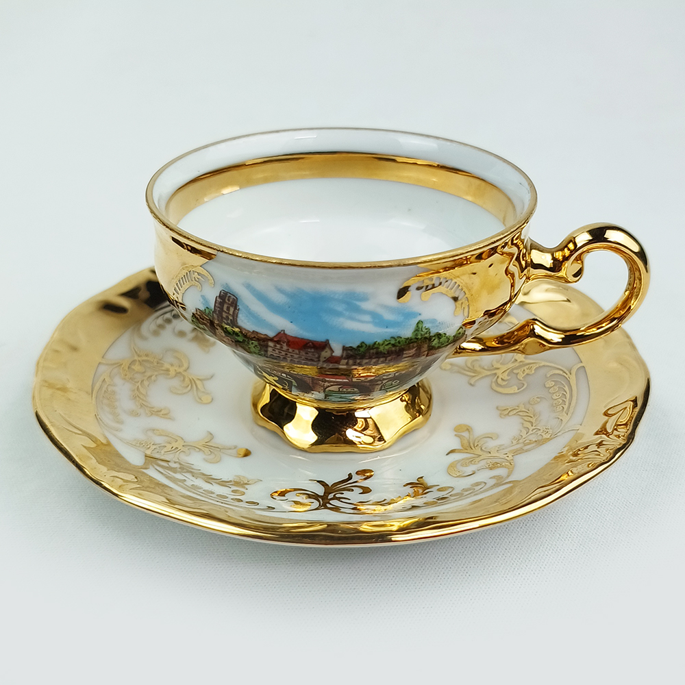 LO 115 – Xícara de cafezinho em porcelana alemã Bavária pintura em ouro e imagem de Heidelberg