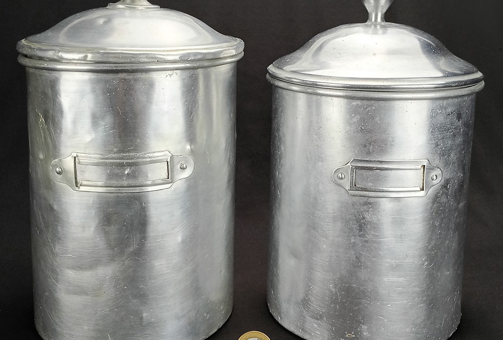 DI 241 – 2 potes de mantimentos 4L antigos de alumínio Rossi e Econômico