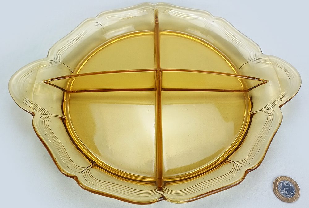 CR 07 – Petisqueira vintage em vidro amarelo ou âmbar com 4 divisões