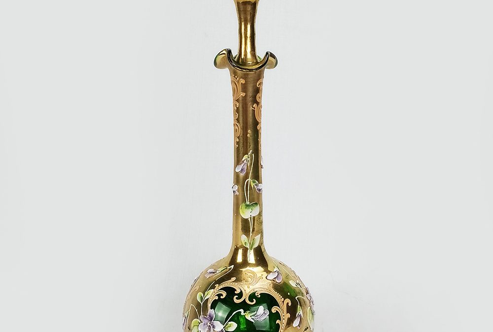 CR 09 – Garrafa antiga em vidro veneziano ou da Boêmia decorada com flores Art Nouveau em esmalte e ouro
