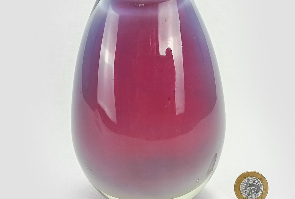 CR 115 – Vaso antigo em vidro de Murano opalinado furta-cor vermelho