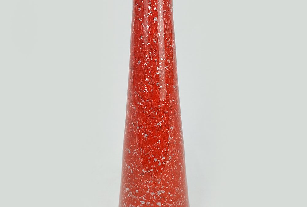 CR 118 – Vaso em vidro grosso tipo Murano cor laranja com detalhes em prata