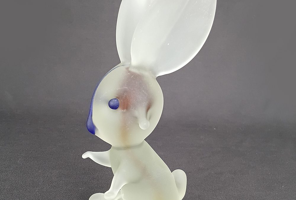 CR 154 – Coelho vintage de vidro fosco