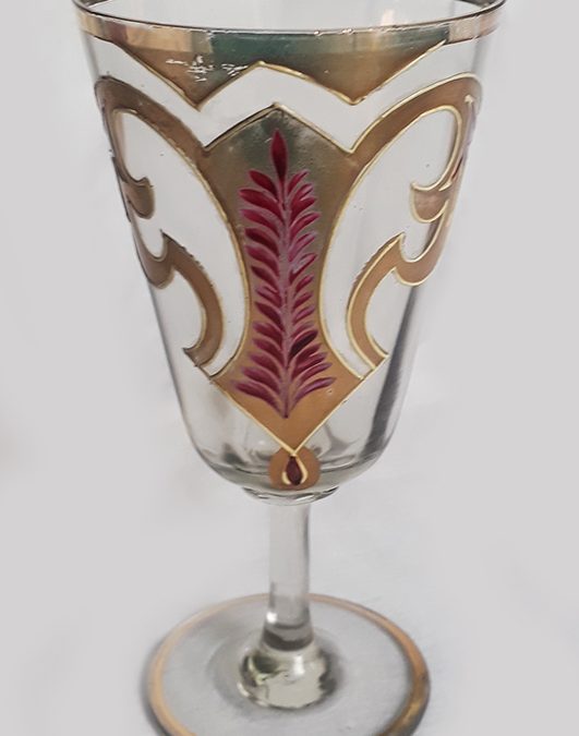 CR 265 – Taça antiga em vidro veneziano com pintura à mão em dourado e esmalte