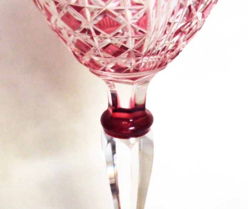 CR 298 – Taça Alta De Cristal Rosa Com Bojo Ricamente Lapidado