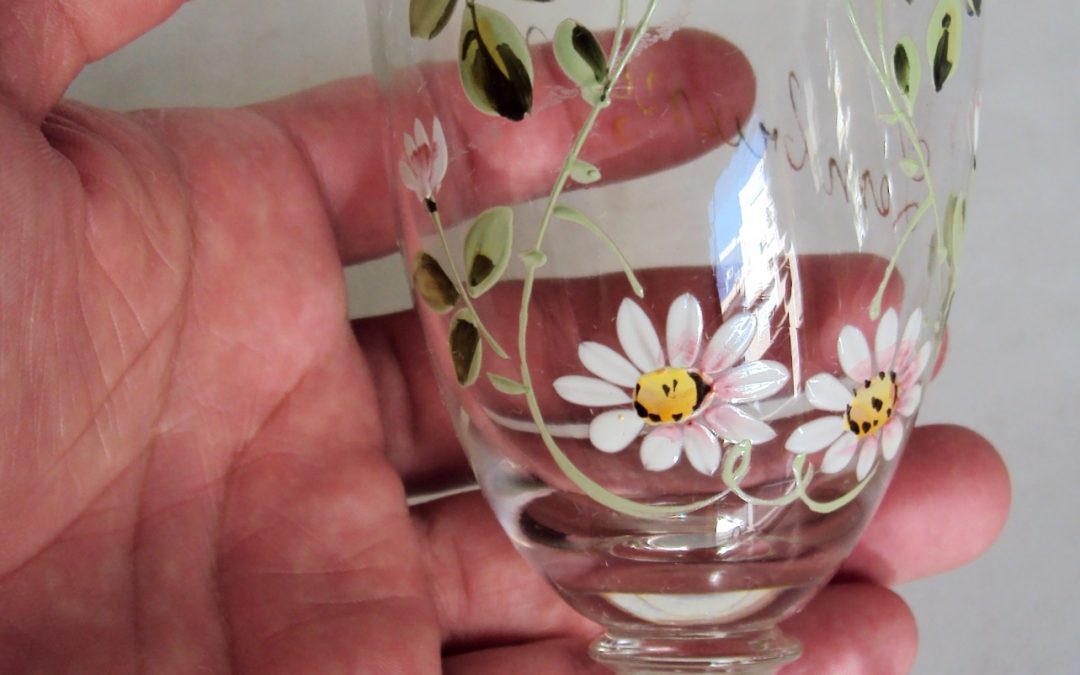 CR 73 – Taça antiga de vidro veneziano com flores em esmalte Lembrança