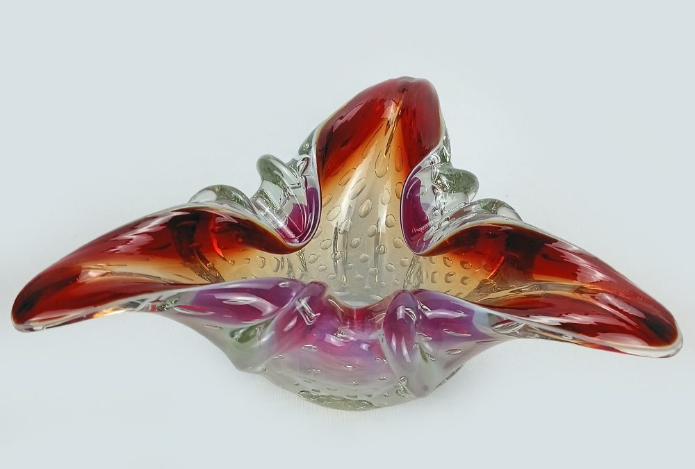 CR 89 – Centro de mesa antigo em vidro de Murano modelo Bullicante vermelho com bolhas