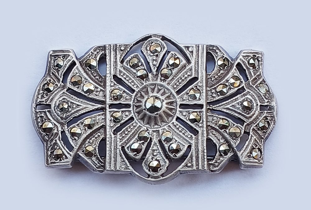 DI 117 – Broche antigo Art Decó em prata de lei com marcassitas ricamente decorado