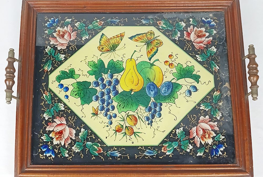 DI 125 – Bandeja Vintage em madeira e vidro pintado com borboletas e flores