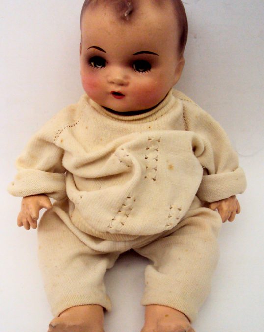 DI 130 – Boneca bebezão antiga abre e fecha os olhos