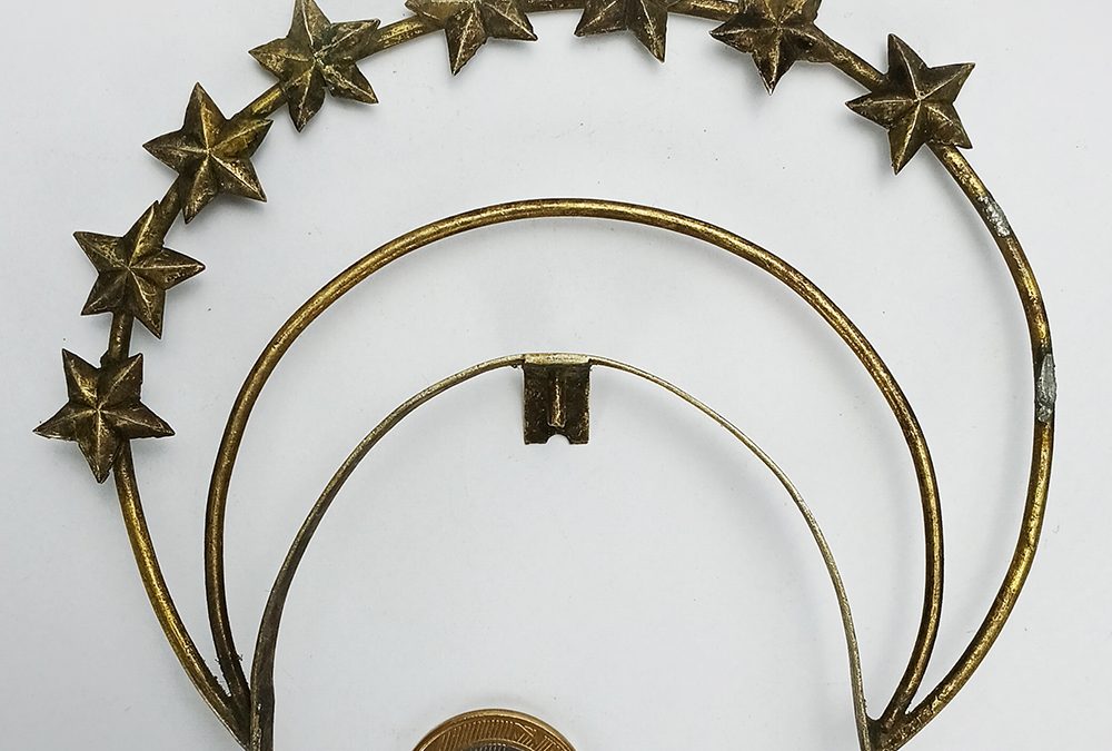 DI 139 – Resplendor antigo para imagens sacras em metal dourado com estrelas