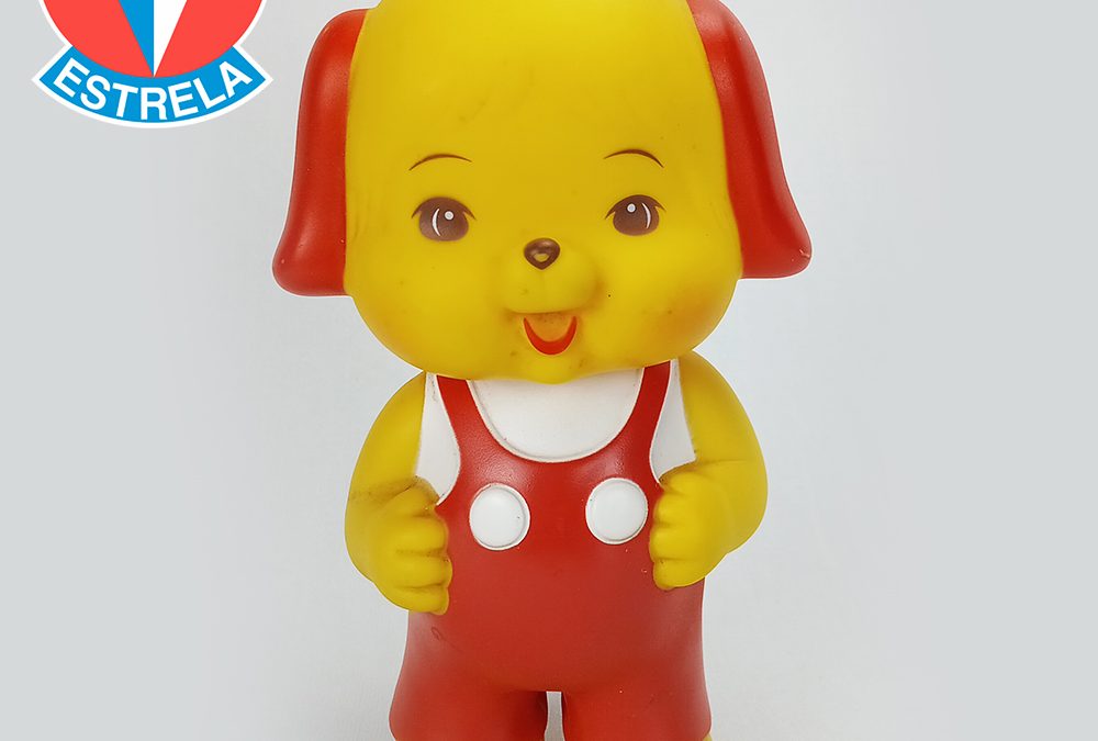 DI 17 – Urso ou ursinho de brinquedo antigo da Estrela em plástico amarelo e vermelho