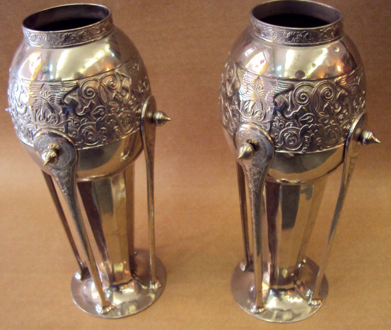 DI 193 – Par de vasos WMF Art Decó em metal niquelado