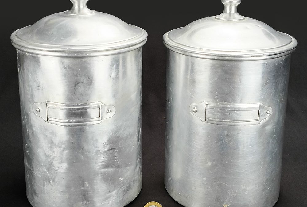 DI 228 – 2 potes de mantimentos antigos de alumínio 4L