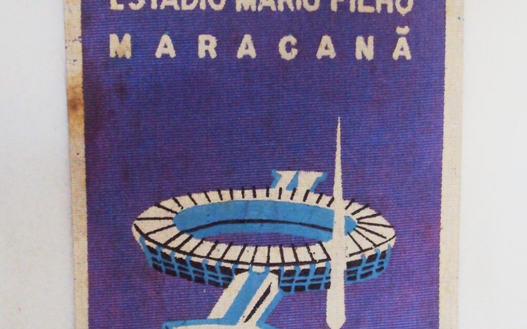 DI 316 – Flâmula antiga pequena e roxa do Rio de Janeiro com estádio de futebol do Maracanã