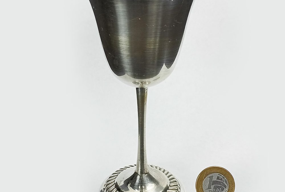 DI 46 – Taça ou cálice antigo para vinho em metal com banho de prata