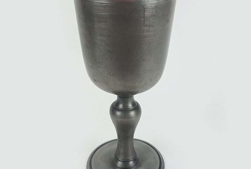 DI 51 – Taça ou cálice antigo grande em estanho para água ou vinho