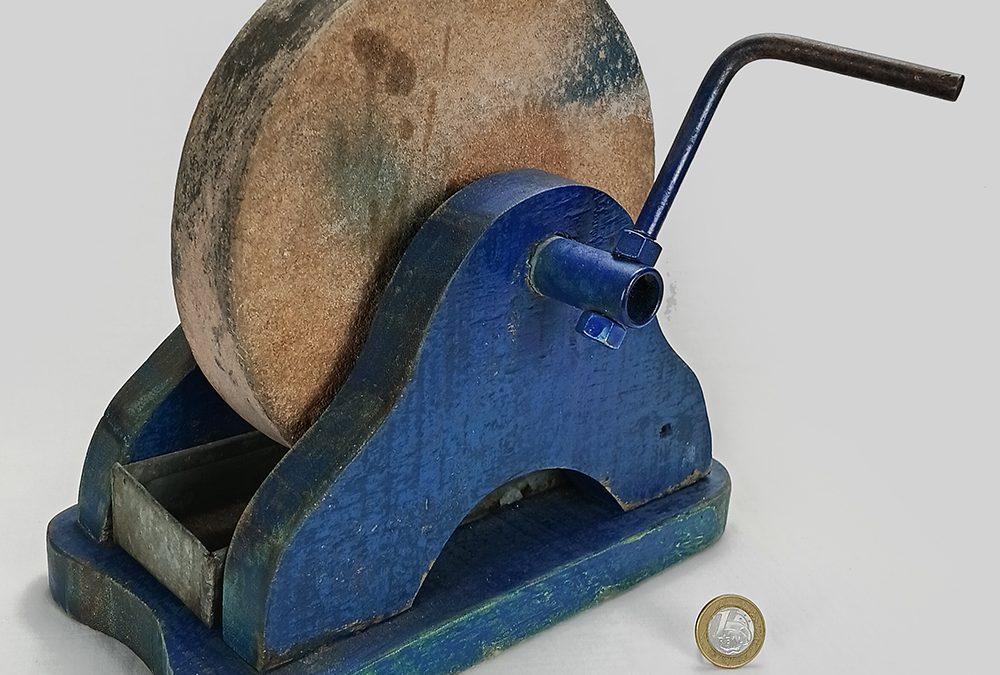 DI 51 – Rebolo antigo ou amolador de facas e ferramentas estilo roda de pedra