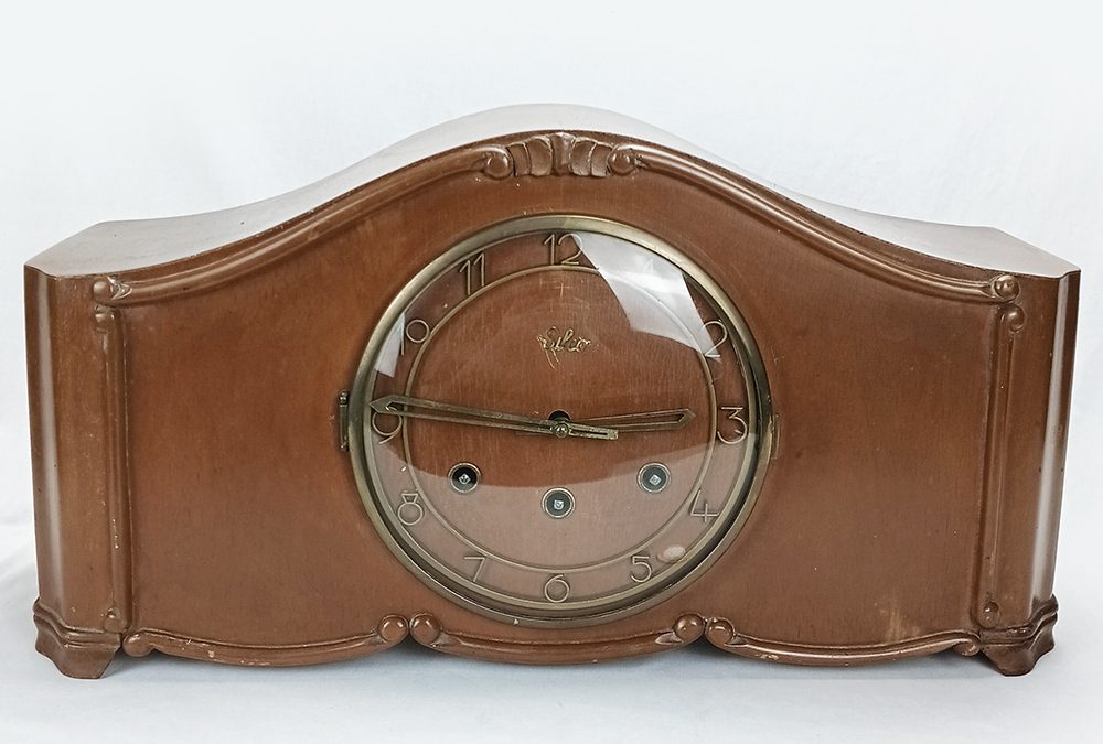 DI 59 – Relógio carrilhão antigo à corda marca Silco com caixa de madeira