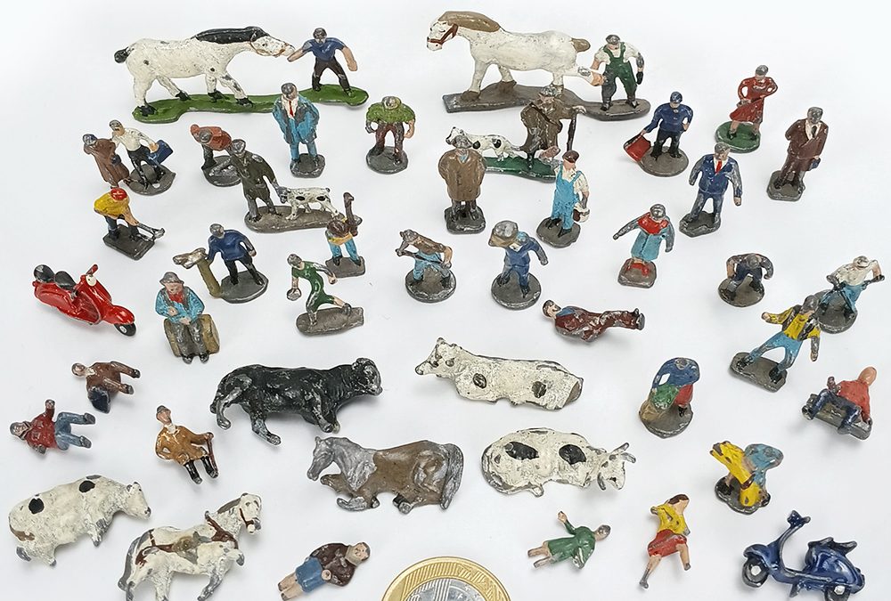 DI 71 – Jogo de miniaturas antigas de Modelismo ou Diorama em chumbo – pessoas, animais e motos