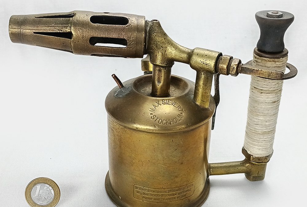 DI 82 – Maçarico antigo sueco Max Sievert em bronze