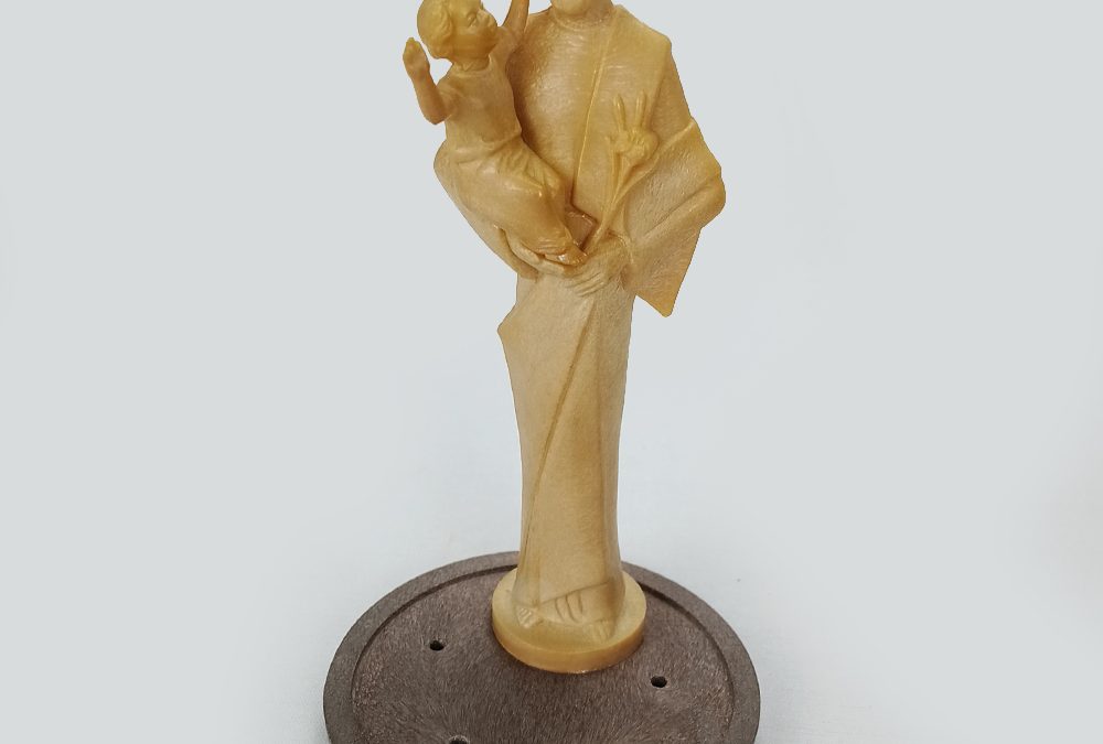 ES 07 – Escultura antiga italiana de São José com menino Jesus em celuloide