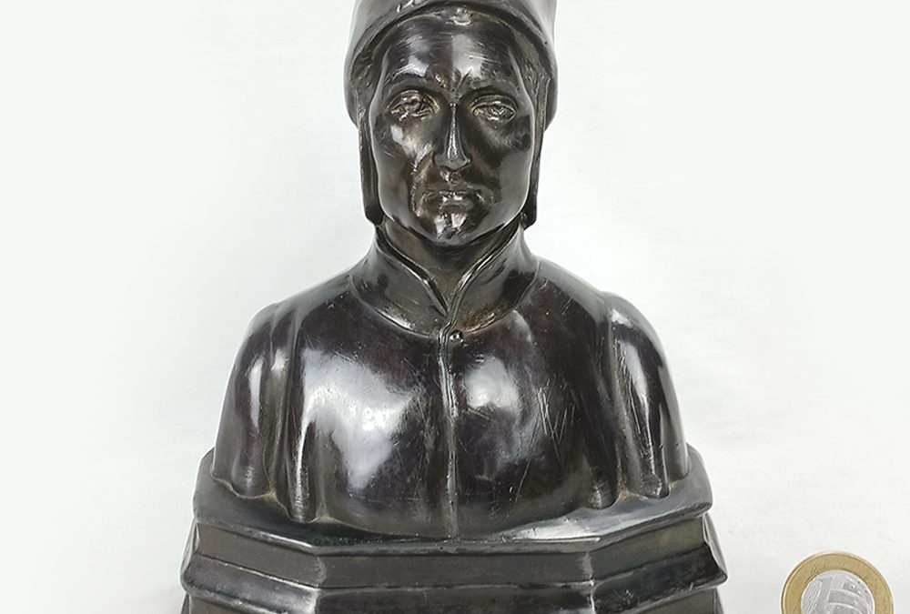 ES 18 – Busto antigo de Dante Alighieri, poeta e escritor italiano da Divina Comédia