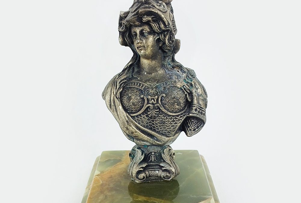 ES 29 – Escultura antiga busto de mulher guerreira ou amazona com armadura