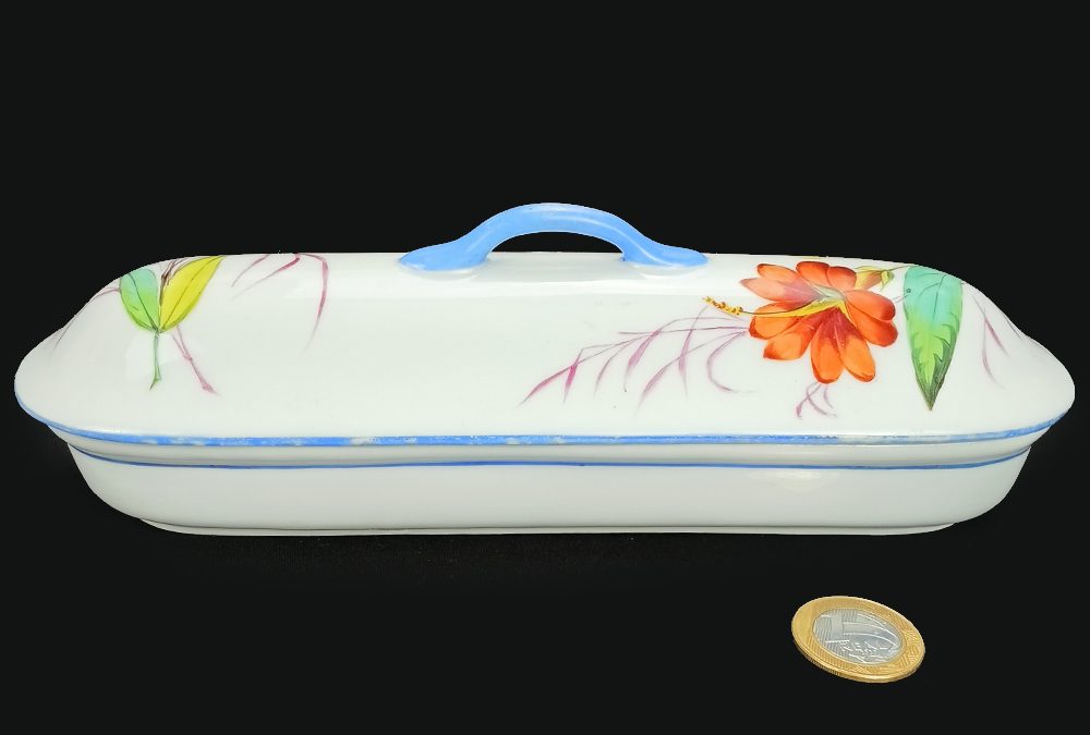 LO 116 – Penteira ou porta escova antiga em porcelana branca e azul com pintura à mão de flores