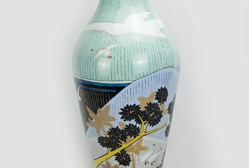 LO 134 – Vaso antigo e grande em porcelana Real pintado à mão com motivos orientais/Chinosserie