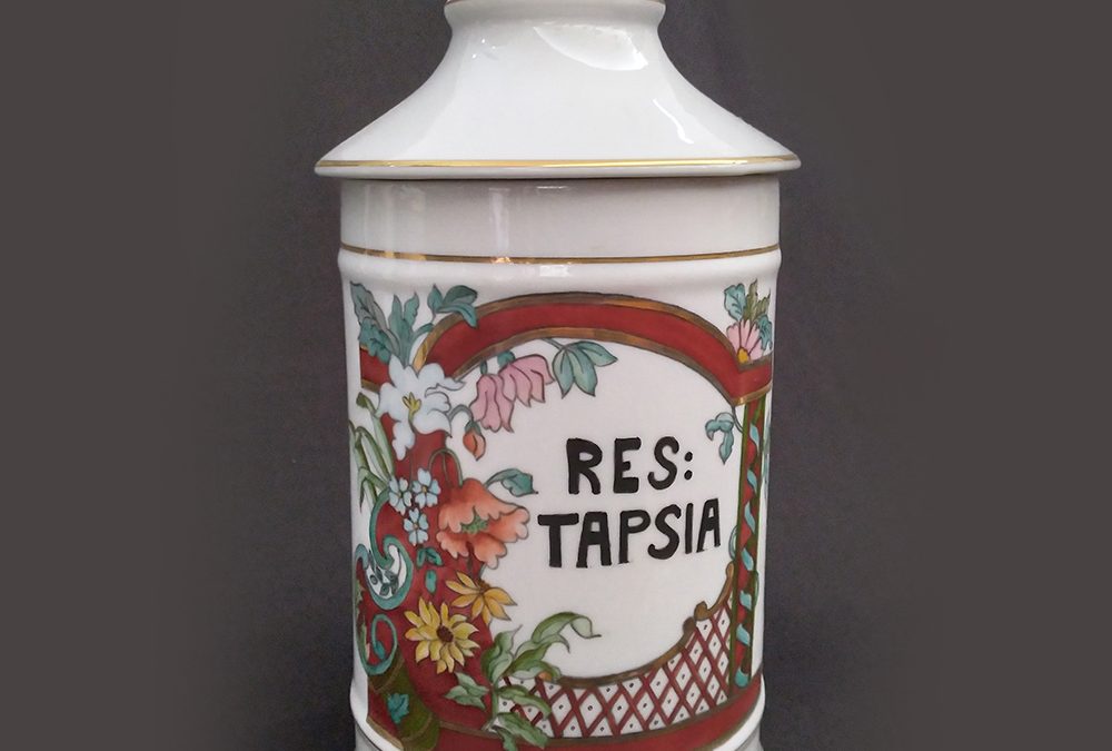LO 141 – Pote ou boião antigo de farmácia RES TAPSIA em porcelana pintada à mão com flores e dourados