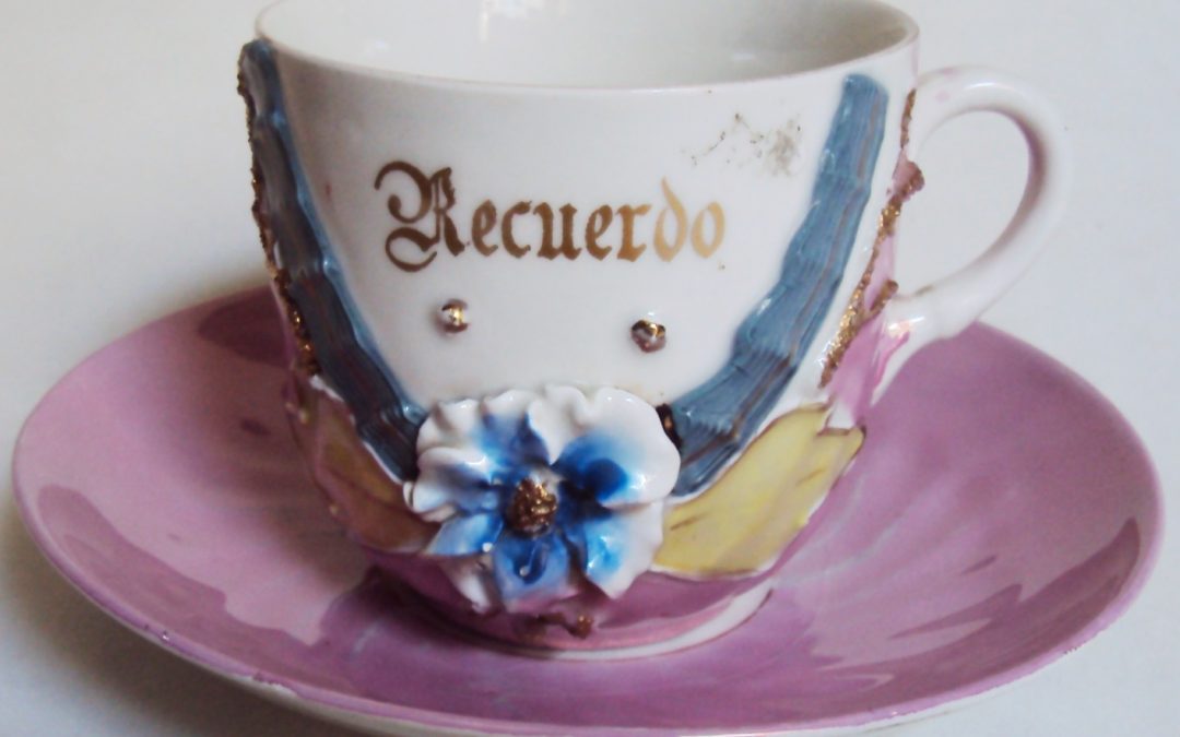 LO 284 – Xícara de chá e café isabelina antiga grande rosa com flor em relevo – Recuerdo