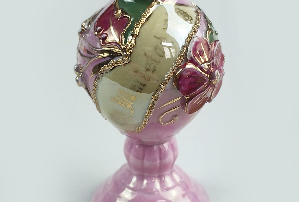LO 285 – Cuia de mate doce antiga em porcelana isabelina rosa “AMIZADE” com flor em relevo