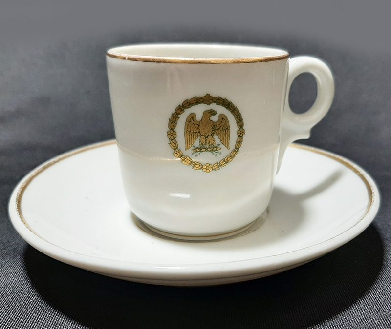 LO 300 – Xícara de cafezinho antiga Haviland Limoges com a Águia Imperial Francesa