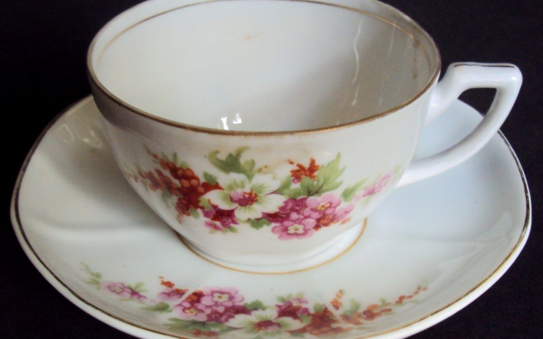 LO 464 – Xícara de chá em porcelana Schmidt anos 60 decorada com flores coloridas