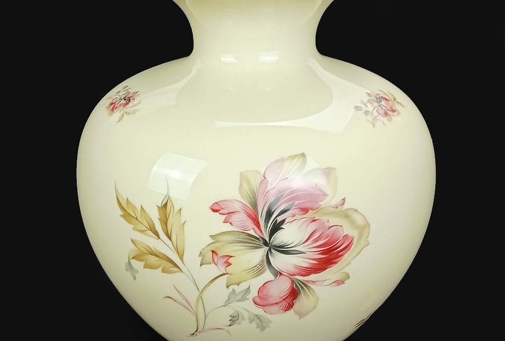 LO 47 – Vaso grande e antigo em porcelana alemã Johann Haviland da Bavária decorado com flores