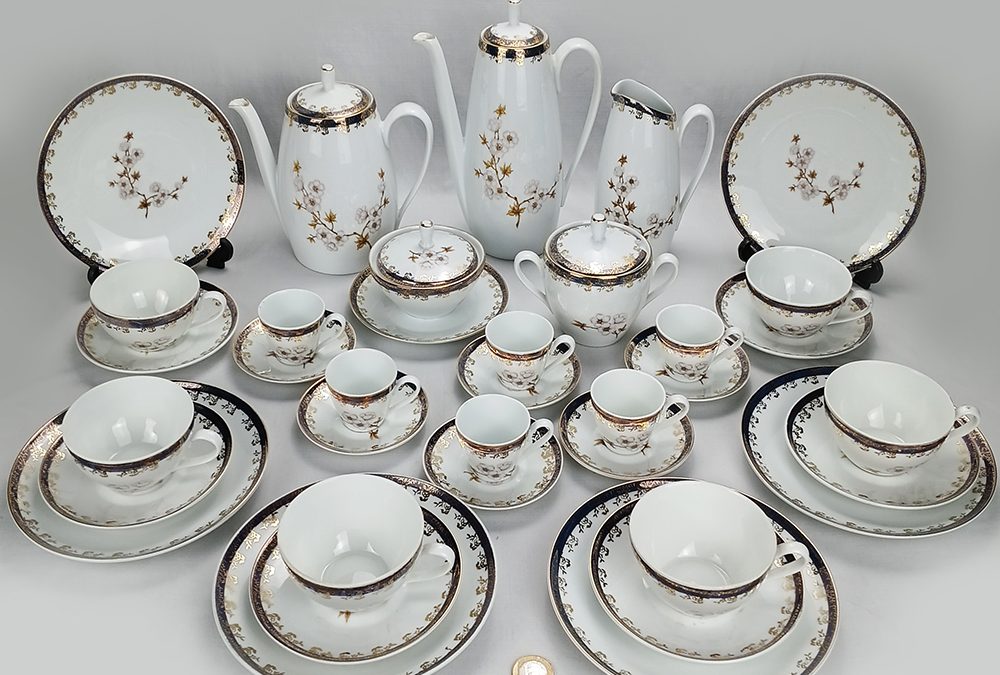 LO 52 – Jogo antigo de chá e café para 6 pessoas em porcelana Schmidt decorada com flores de cerejeira