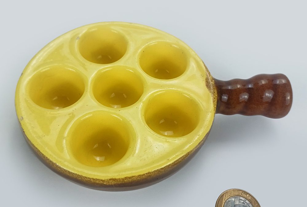 LO 66 – Provolera ou prato para escargot em cerâmica francesa amarela e marrom