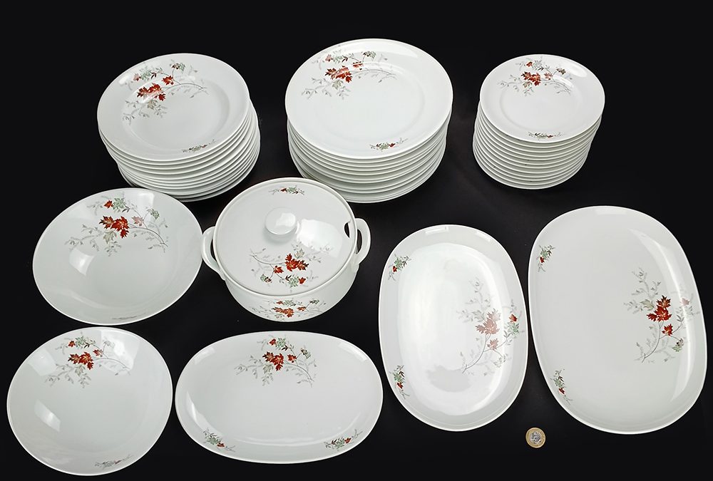LO 87 – Jogo de jantar antigo em porcelana Schmidt para 12 pessoas decoração floral