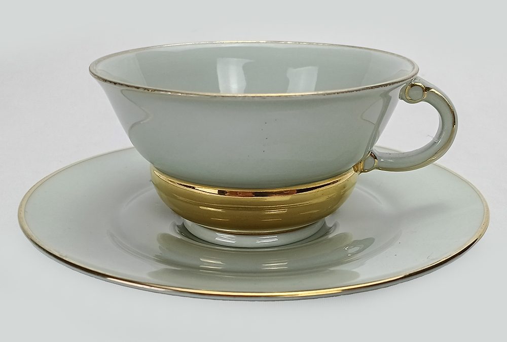 LO 97 – Xícara de chá antiga porcelana tcheca Pirkenhammer estilo Art Déco com ouro