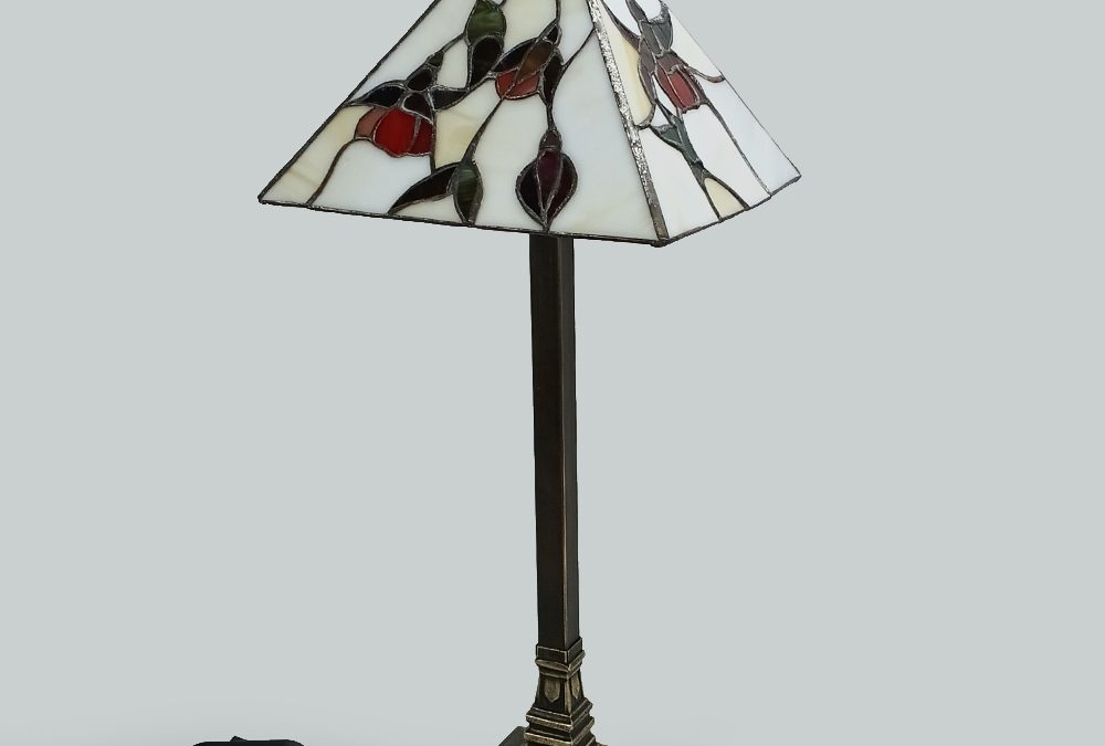 LU 07 – Abajur ou luminária de mesa estilo Tiffany vitral de vidro com flores vermelhas