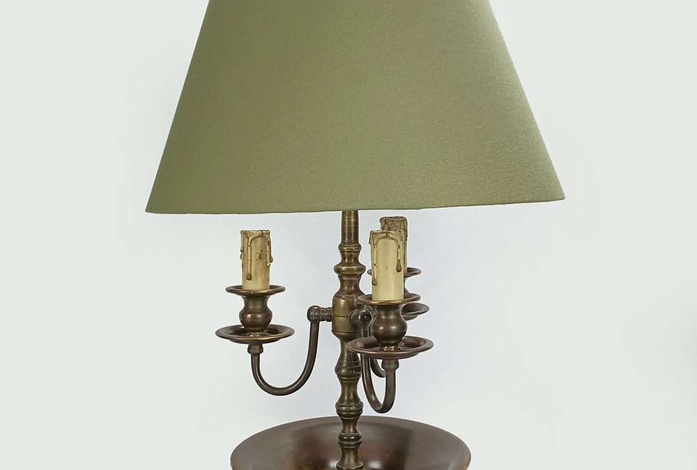 LU 22 – Luminária antiga estilo abajur inglês em bronze com pantalha
