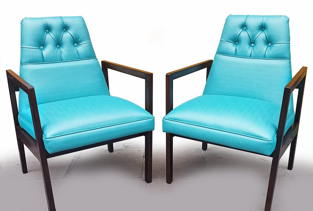 MO 05 – Par de cadeiras ou poltronas antigas modernistas em madeira de lei anos 50/60 com tecido azul