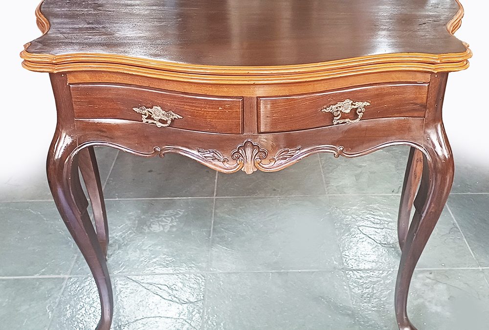 MO 55 – Aparador antigo estilo Luís XV que abre e vira mesa em madeira entalhada